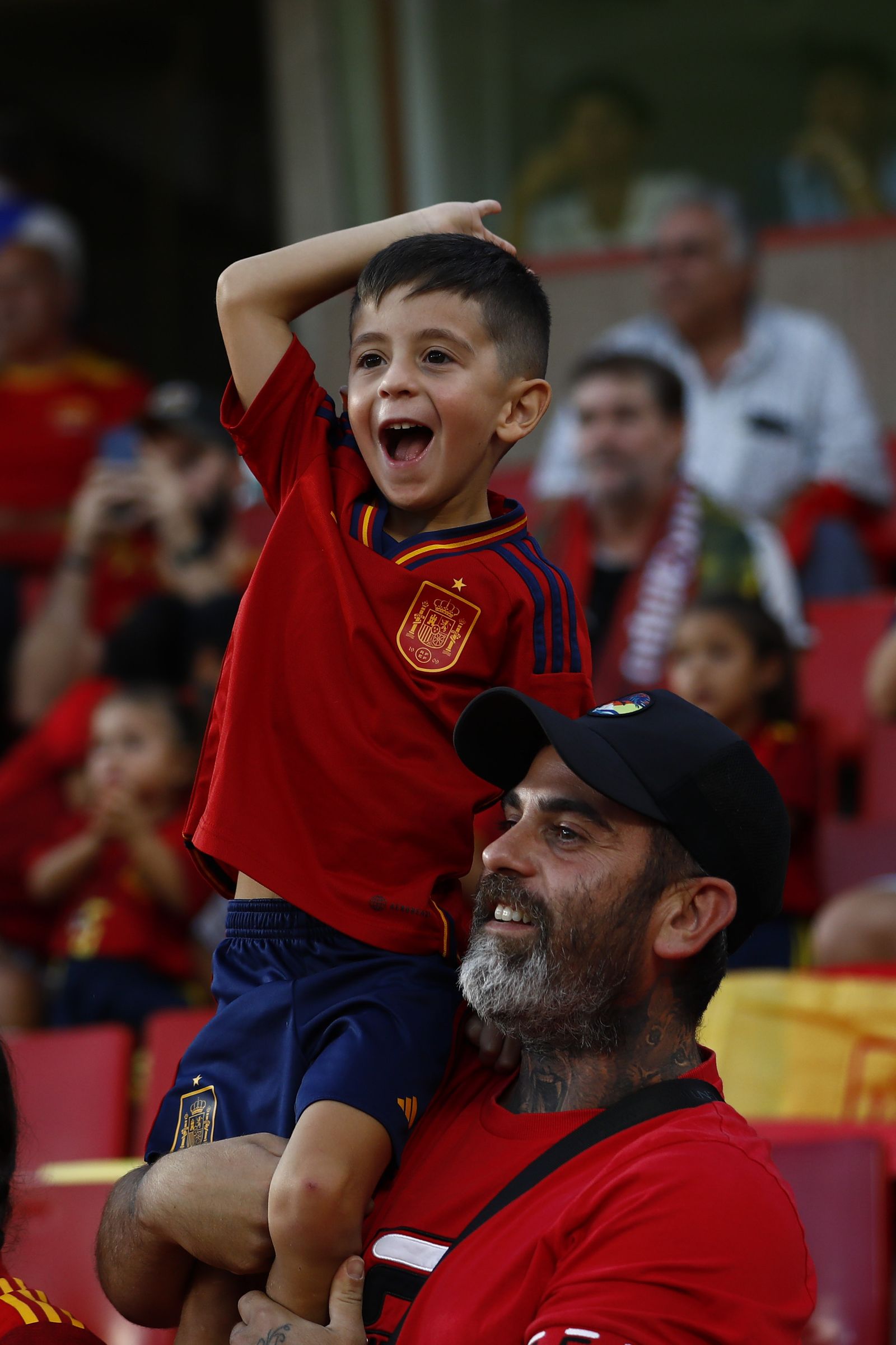 Así fue el ambiente en Los Cármenes del partido España-Chipre