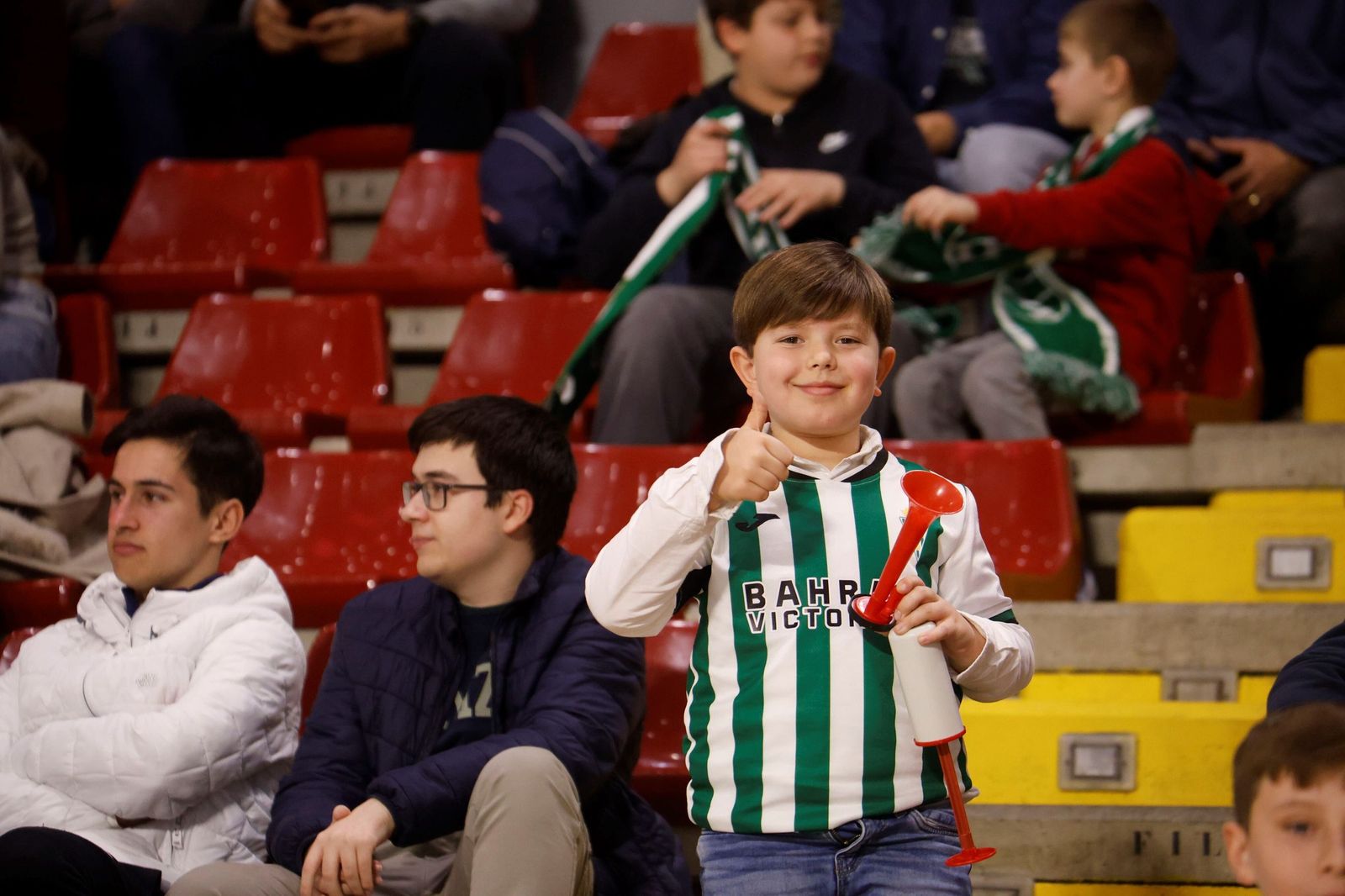 Las mejores fotos del ambiente en Vista Alegre para el Córdoba Futsal - O Parrulo Ferrol
