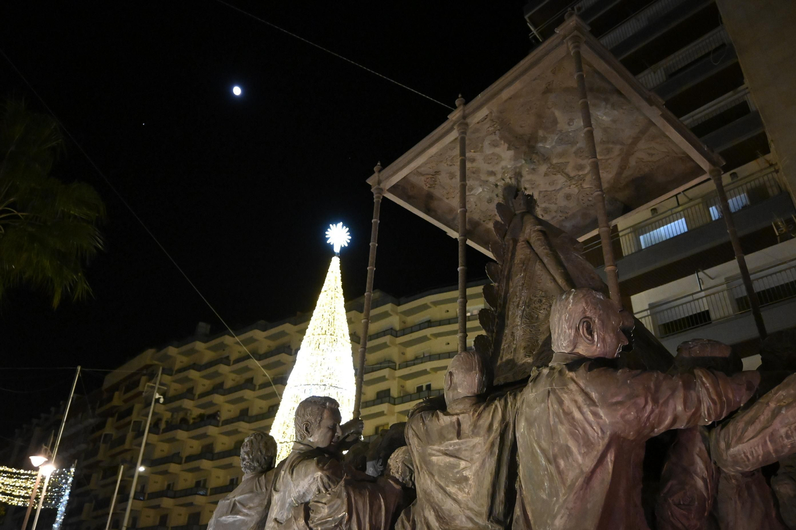 Imágenes del alumbrado navideño en las calles de Huelva