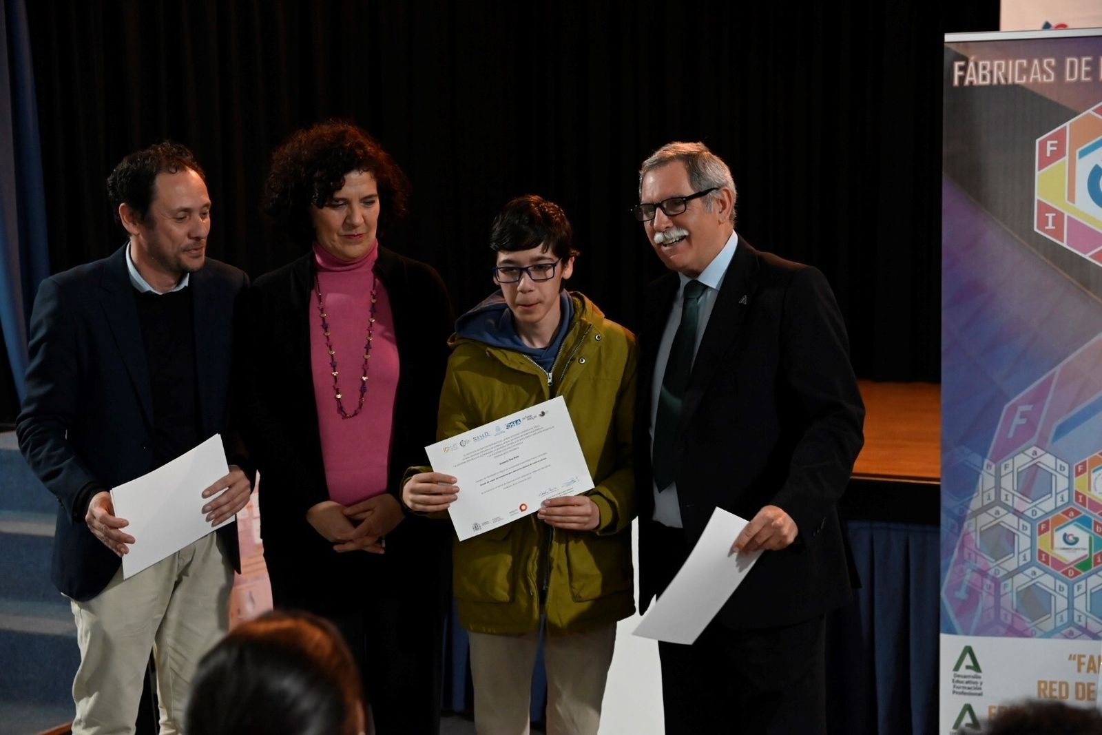 La entrega de los premios científicos al alumnado del instituto Gran Capitán de Córdoba, en imágenes