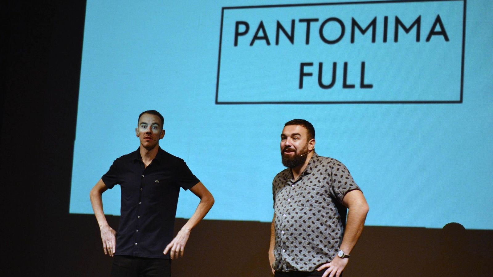 Pantomima Full actúa en el Isabel la Católica de Granada