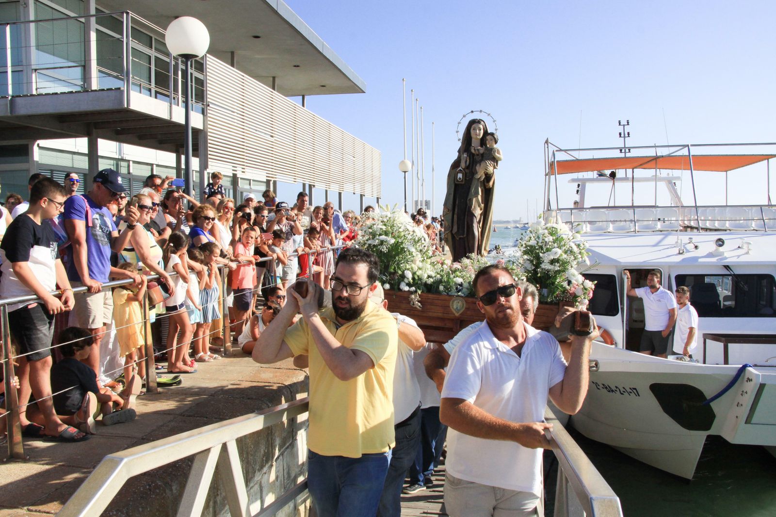 Procesión marinera y celebraciones de la Virgen del Carmen en Sancti Petri