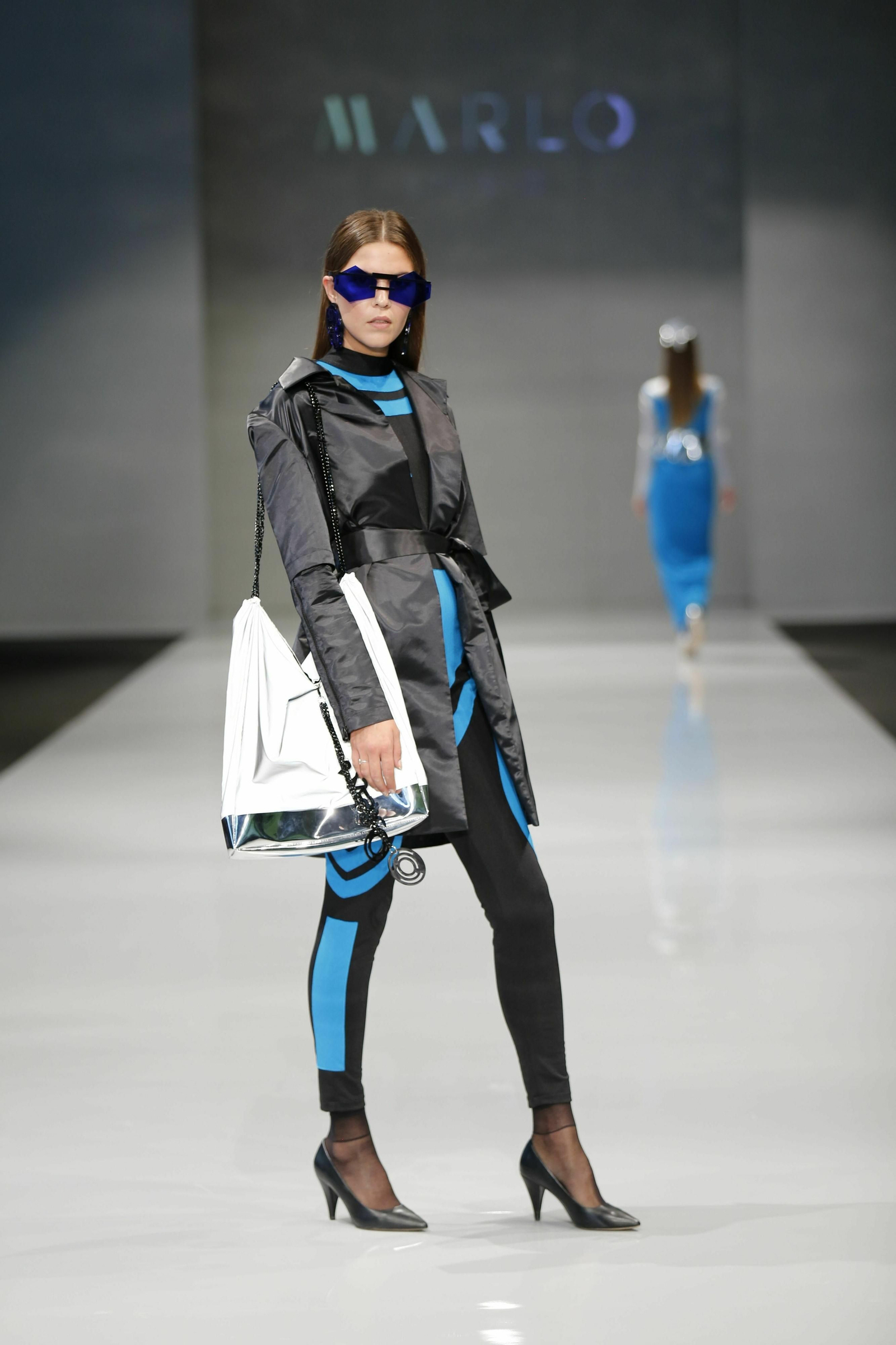 Diseño futurista de Marlo Studio durante el desfile