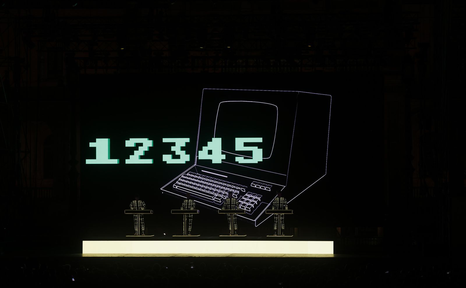 Las imágenes del concierto de Kraftwerk en el Icónica Fest