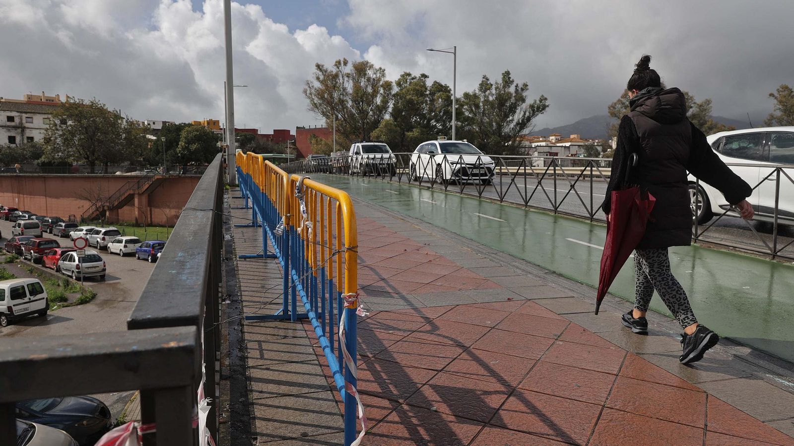 El puente de la avenida Gesto por la Paz. 