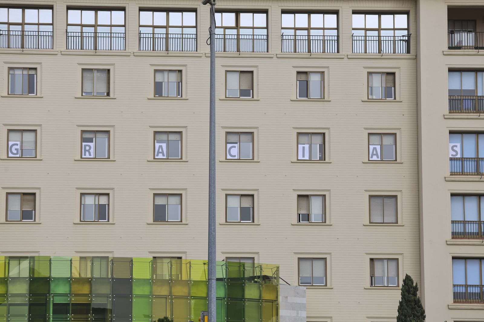 Salir a donar sangre en la Málaga del coronavirus, en fotos