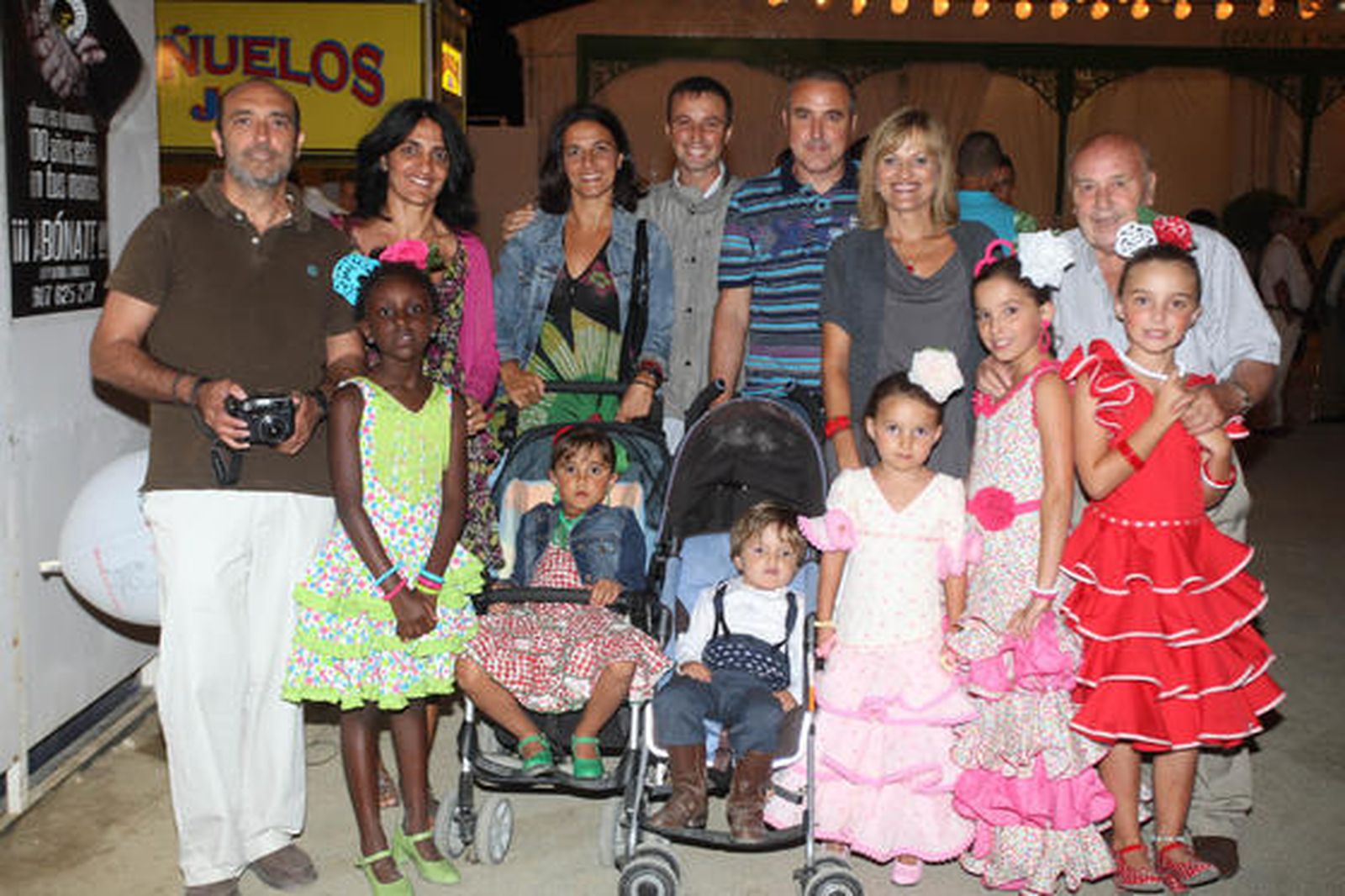 Gran ambiente en la feria de La Línea en la madrugada del lunes

Foto: Paco Guerrero