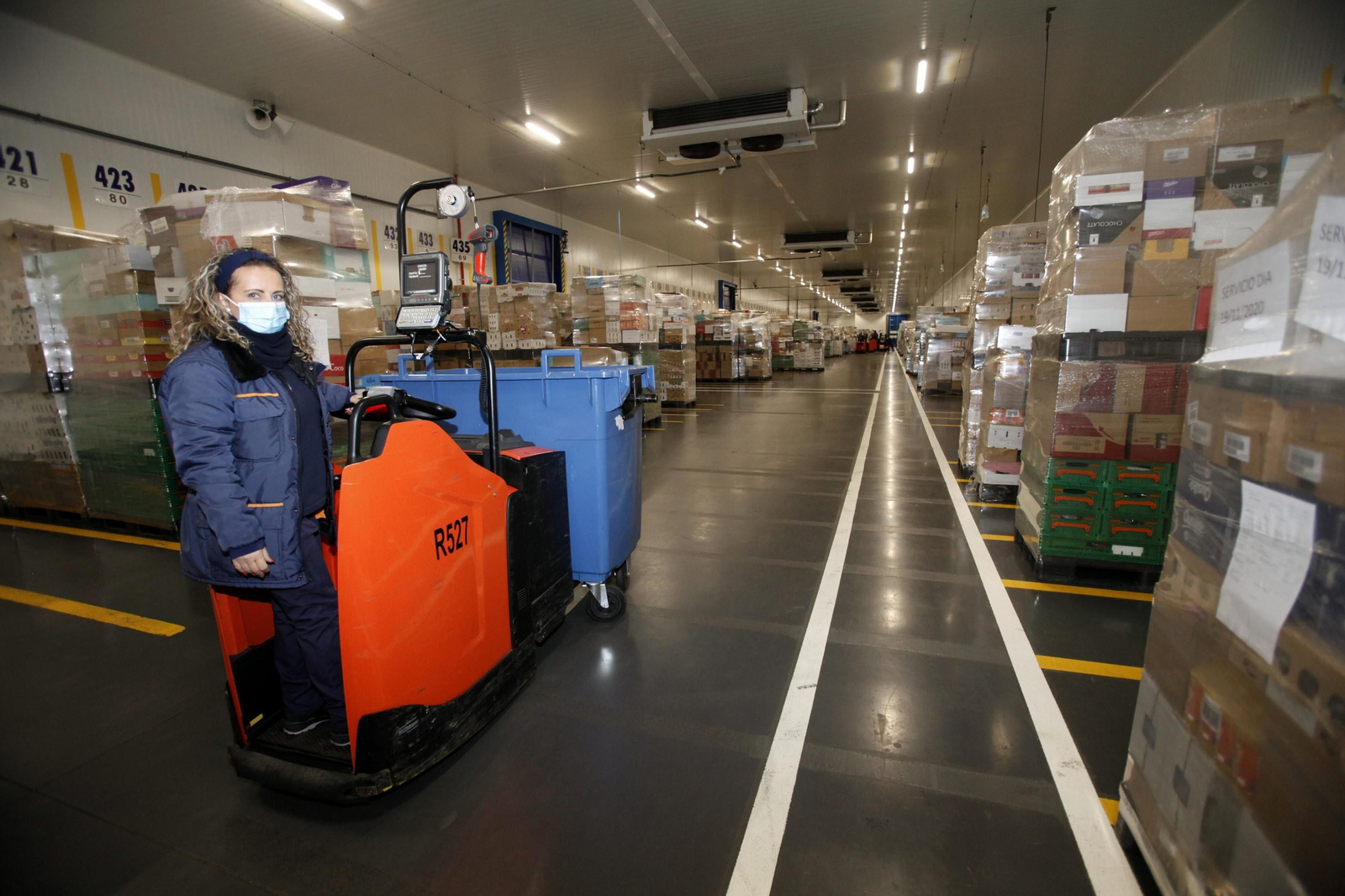 Imágenes del trabajo en la central logística de Mercadona