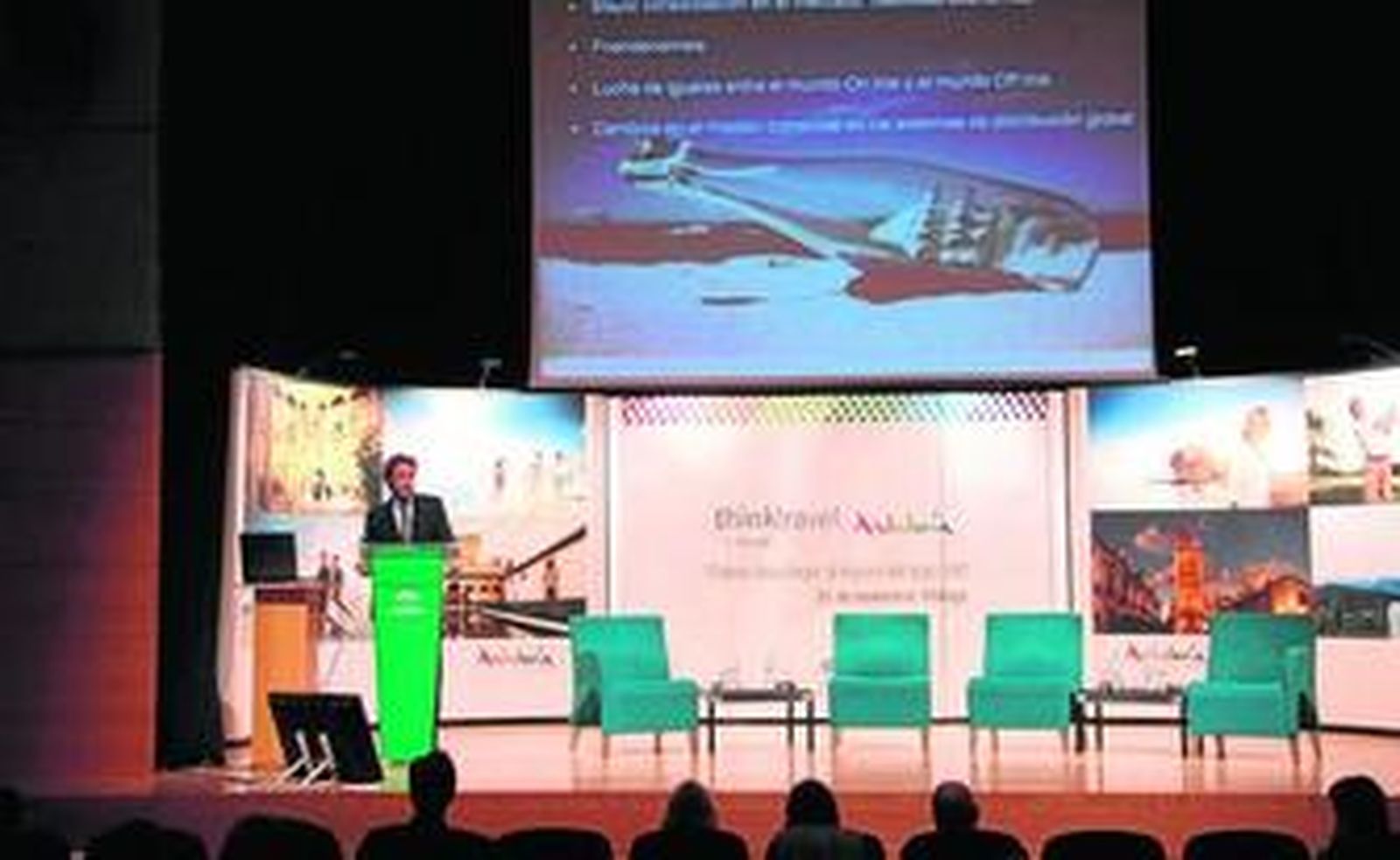David Marrodán, 'industry manager' de Google Spain, presenta el foro, ayer, en Turismo Andaluz.