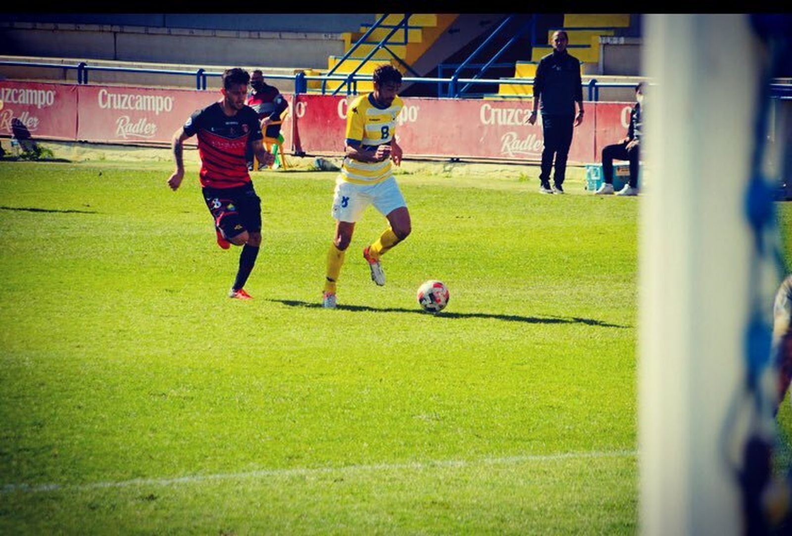 Una imagen de Curro (Coria) ante el Puente Genil.