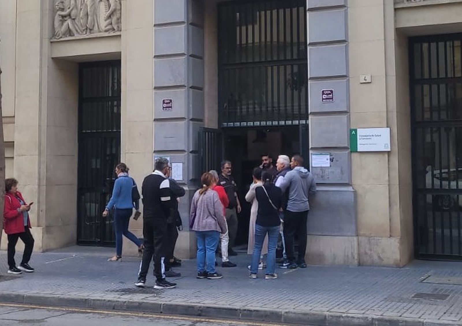 El edificio de la Delegación de Salud que ha tenido que ser desalojado por prevención