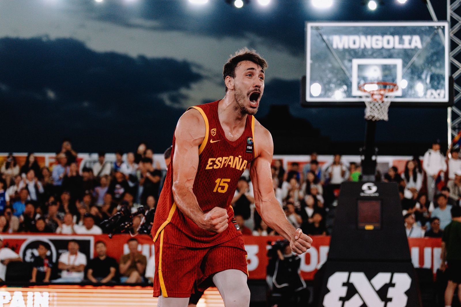 La selección española masculina de baloncesto 3x3 conquistó el oro mundial en 2025 al imponerse en la final a Suiza por 21-17 en Ulán Bator (Mongolia), logrando el primer título histórico en la Copa del Mundo FIBA para el equipo formado por Carlos Martínez, Diego de Blas, Iván Aurrecoechea y Guim Expósito