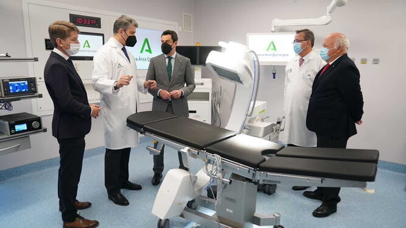 Moreno en la inauguración de un bloque quirúrgico en el antiguo hospital militar de Sevilla