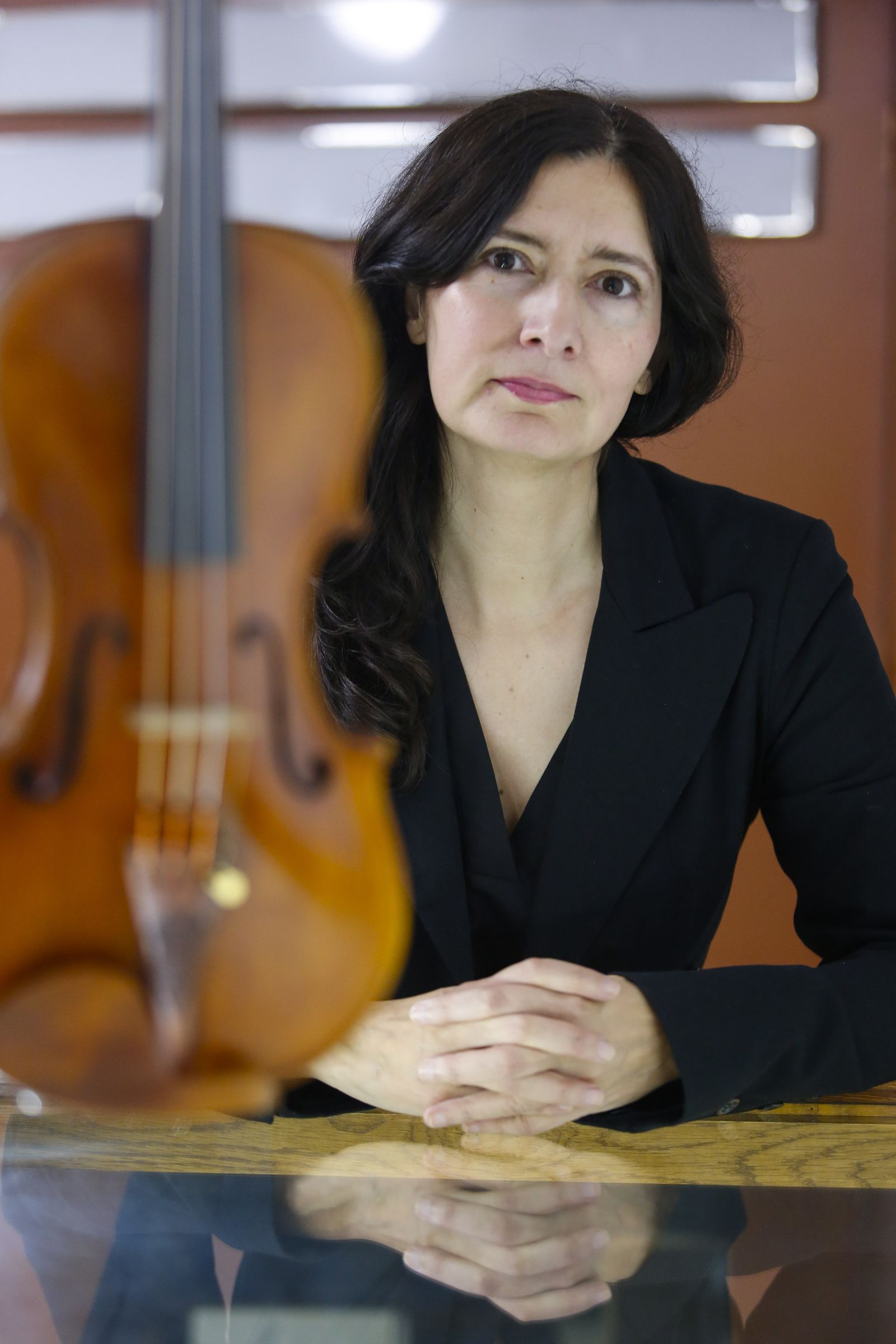 Violinista y escritora. La instrumentista chilena afincada en Granada, además de violinista, ha despuntado como escritora con su novela.