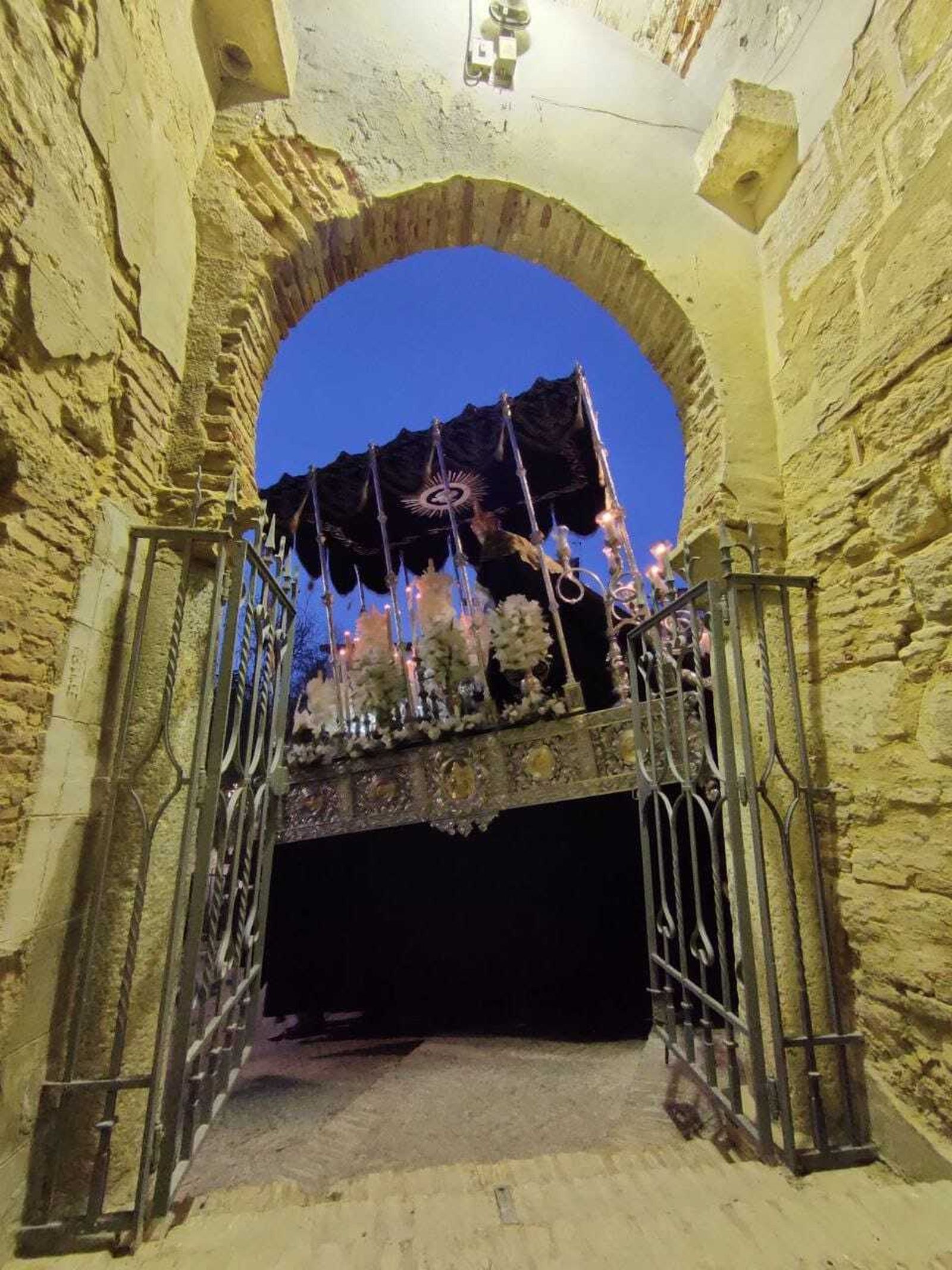 Viernes Santo en Santaella: la procesión de La salida de Jesús, en imágenes