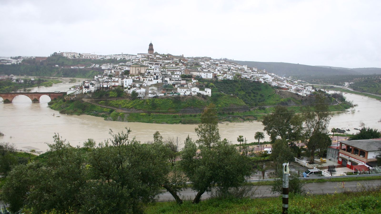 Vista de Montoro desde el otro lado del Guadalquivir.