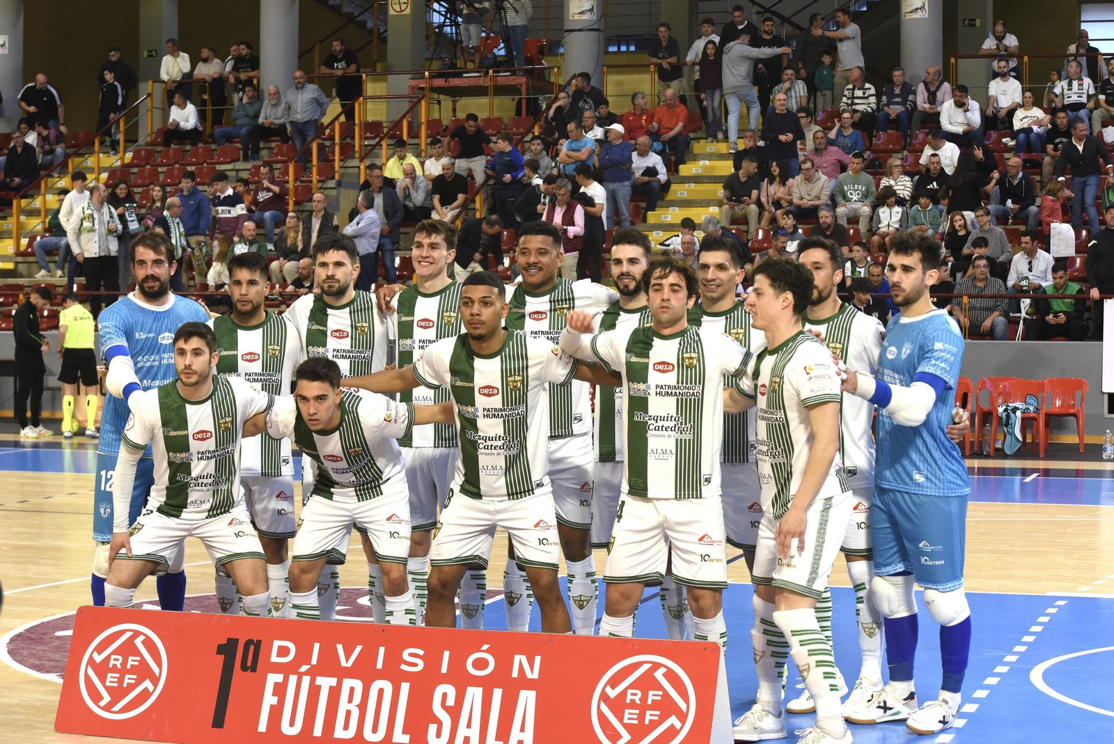 Las mejores fotos del ambiente en Vista Alegre para el Córdoba Futsal - AD Sala 10 Zaragoza