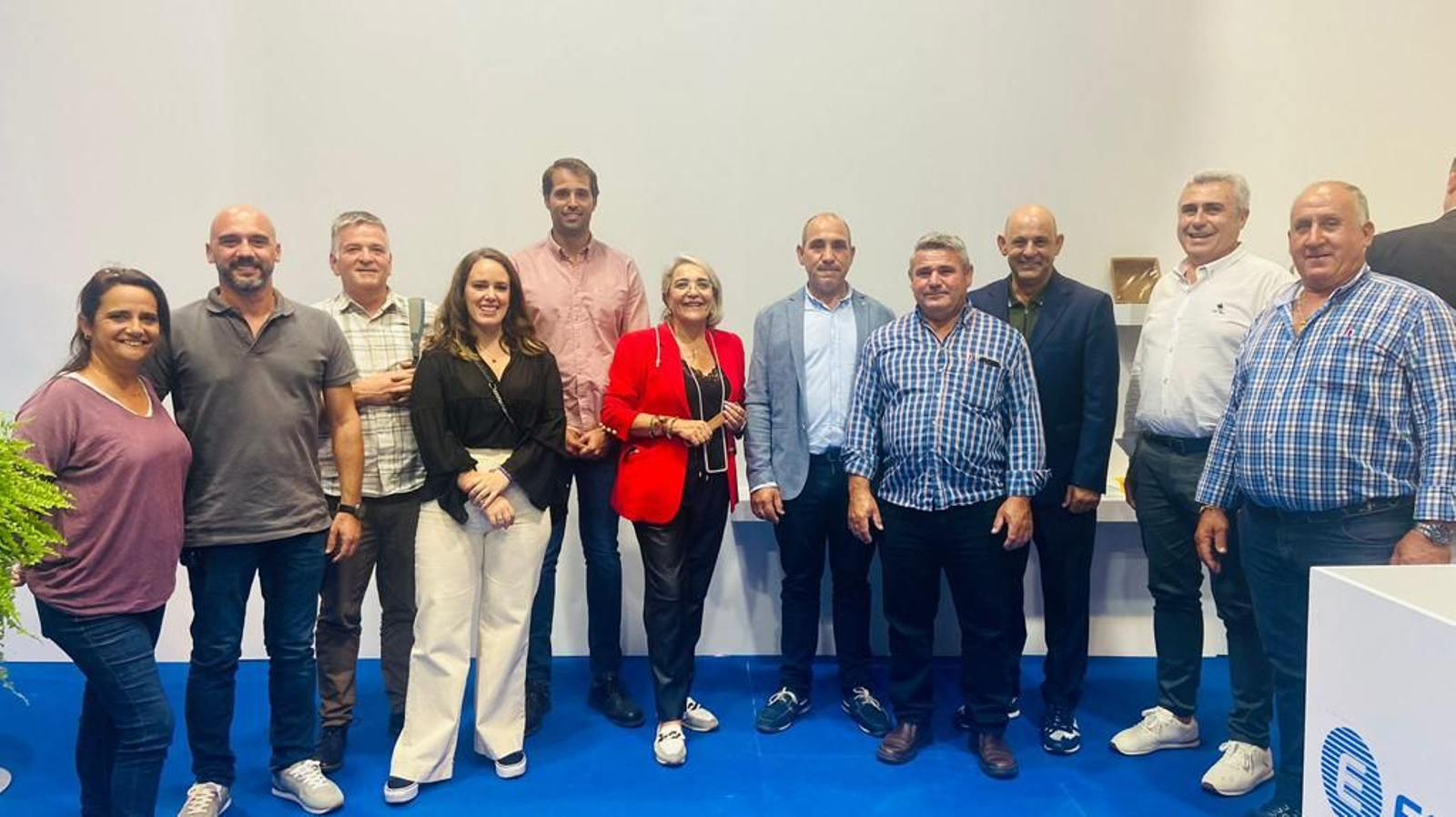 La alcaldesa apoya con su presencia a los agricultores.