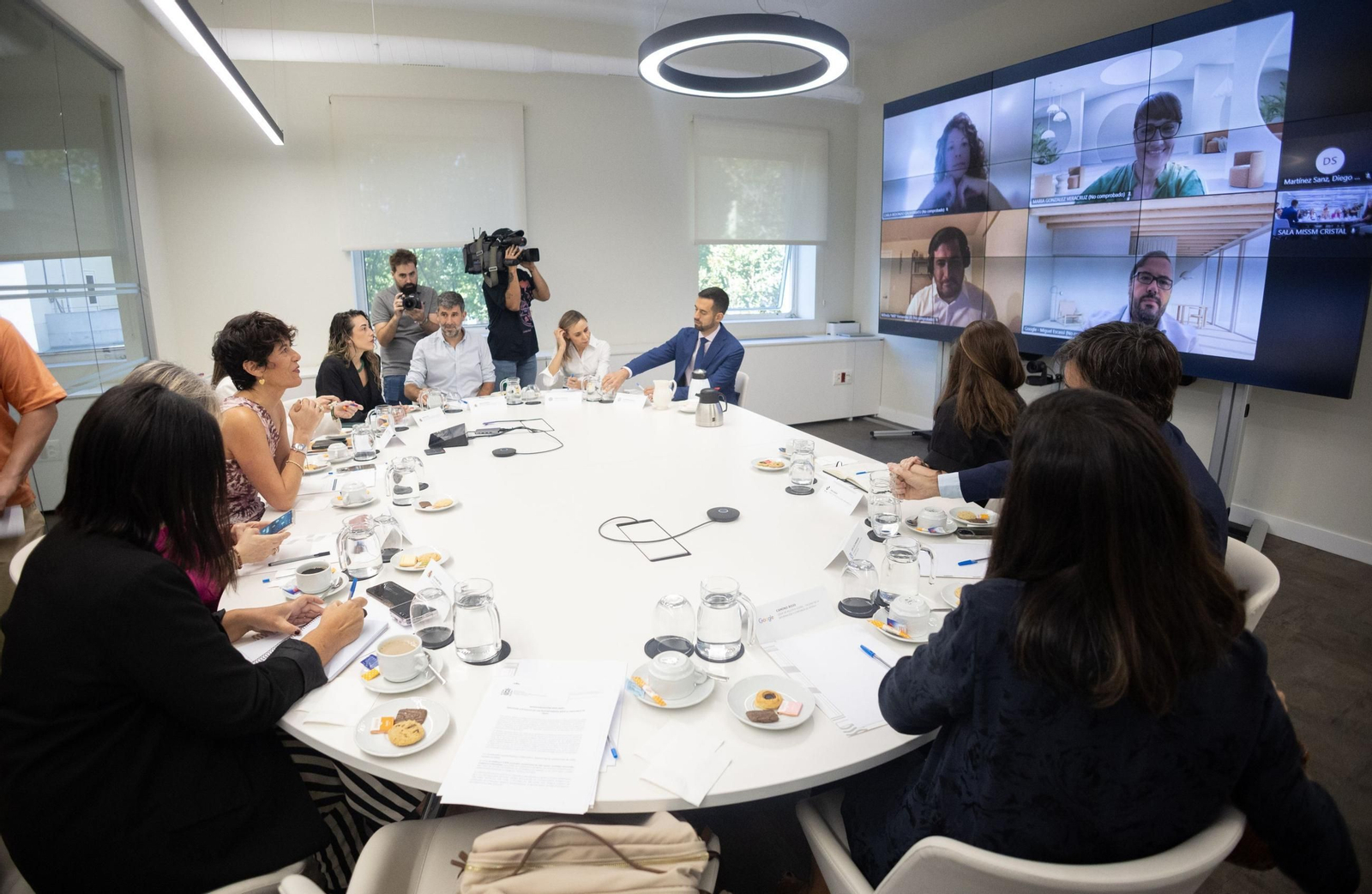 La ministra de Inclusión, Seguridad Social y Migraciones, Elma Saiz, durante un encuentro con representantes de las principales plataformas digitales.