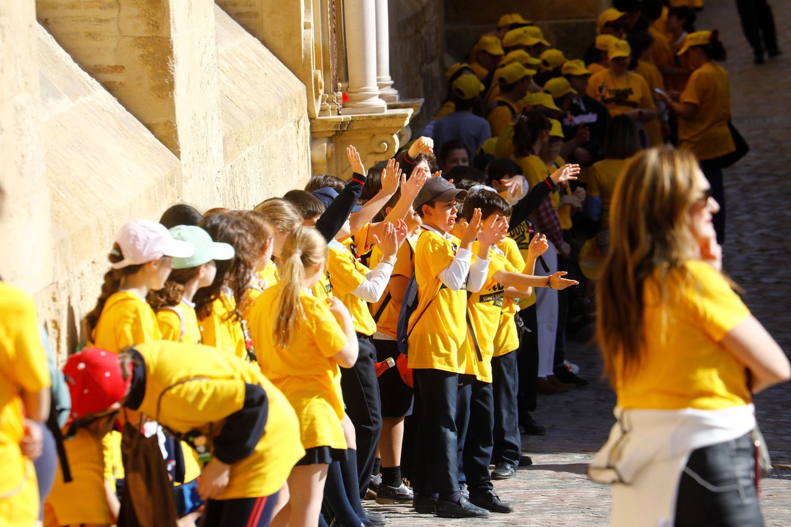 Las mejores imágenes del abrazo a la Mezquita-Catedral por las enfermedades raras