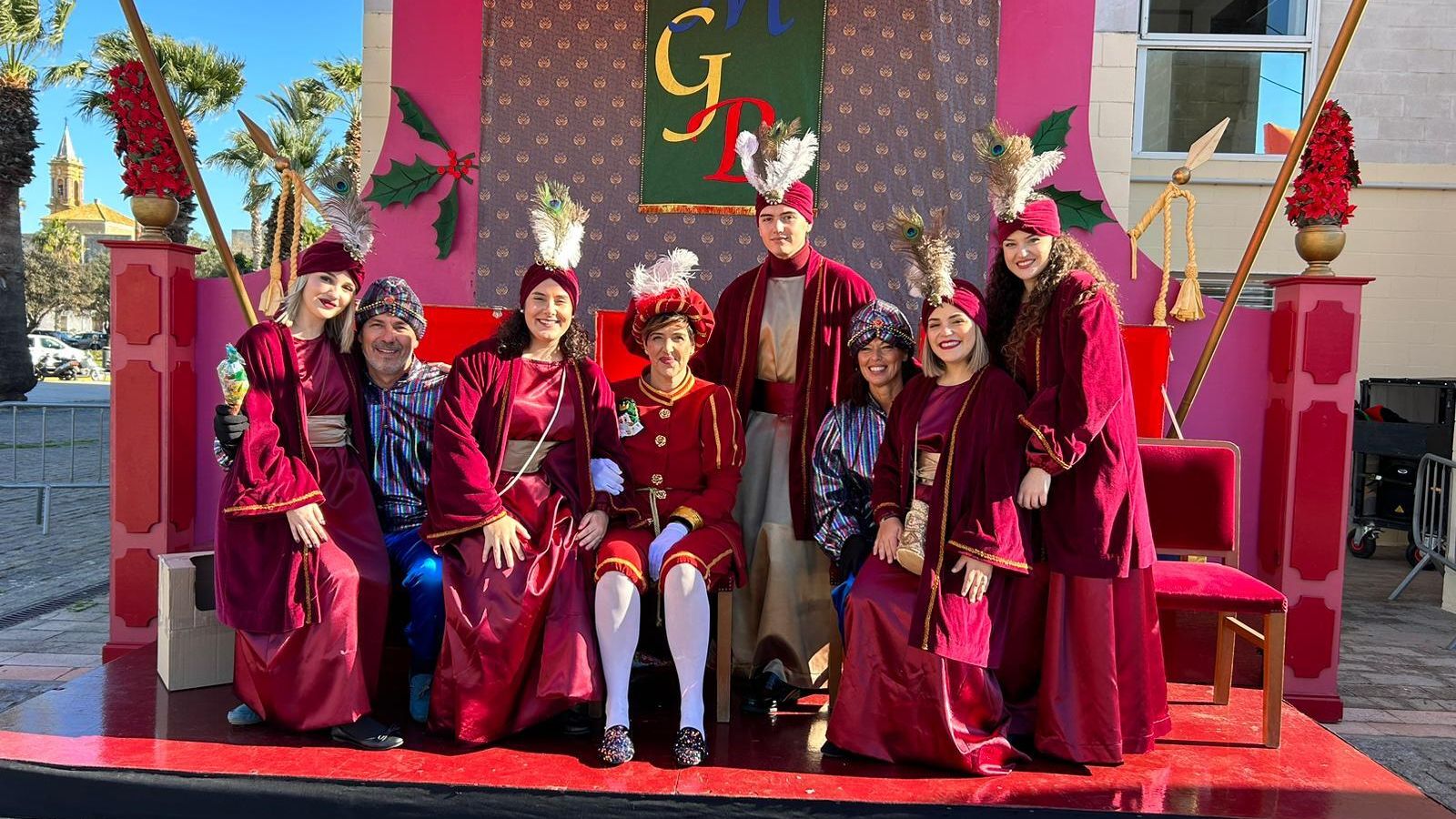 Visita de la Cartera Real y la Heraldo Real a la ciudad