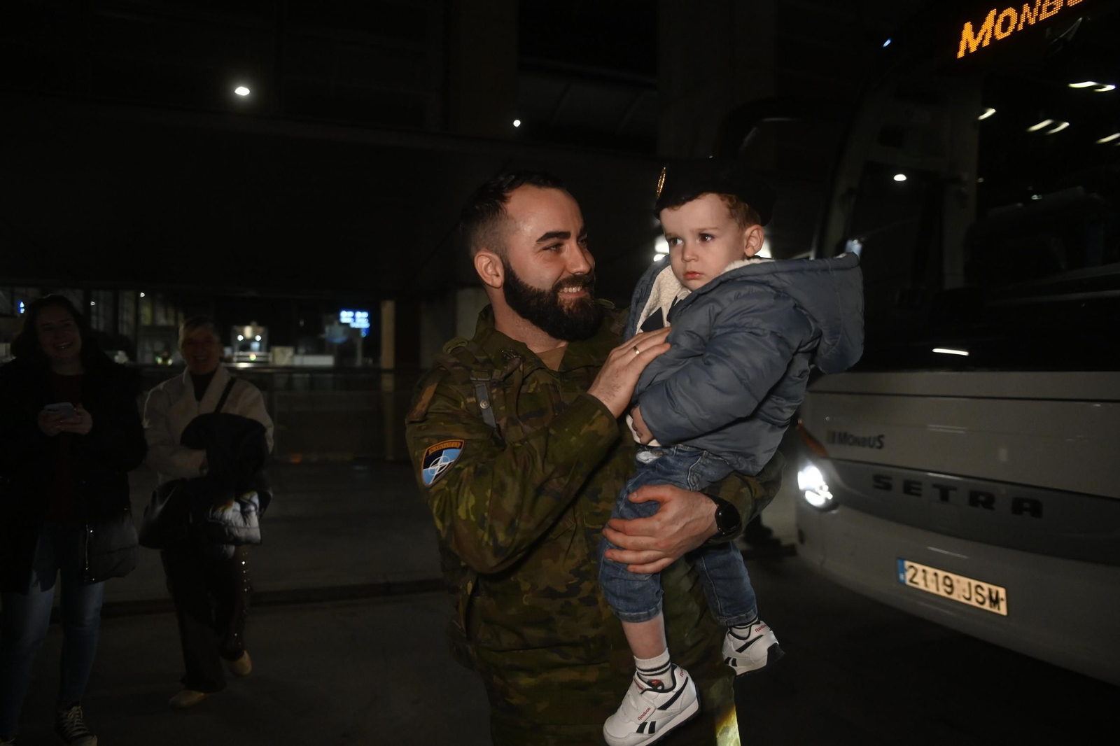 Emoción en la llegada a Córdoba de los soldados de la Brigada de Cerro Muriano desde Letonia