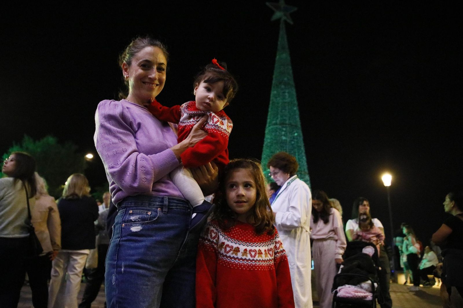 Las imágenes del encendido de la iluminación navideña en el Hospital Torrecárdenas de Almería