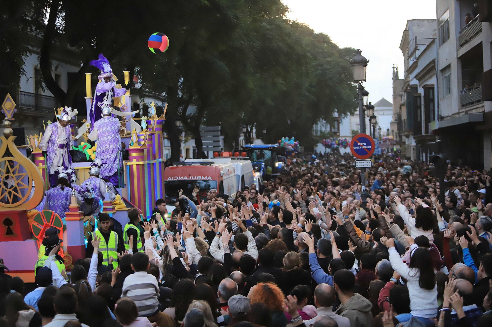 Imágenes de la Cabalgata de los Reyes Magos de Jerez 2025