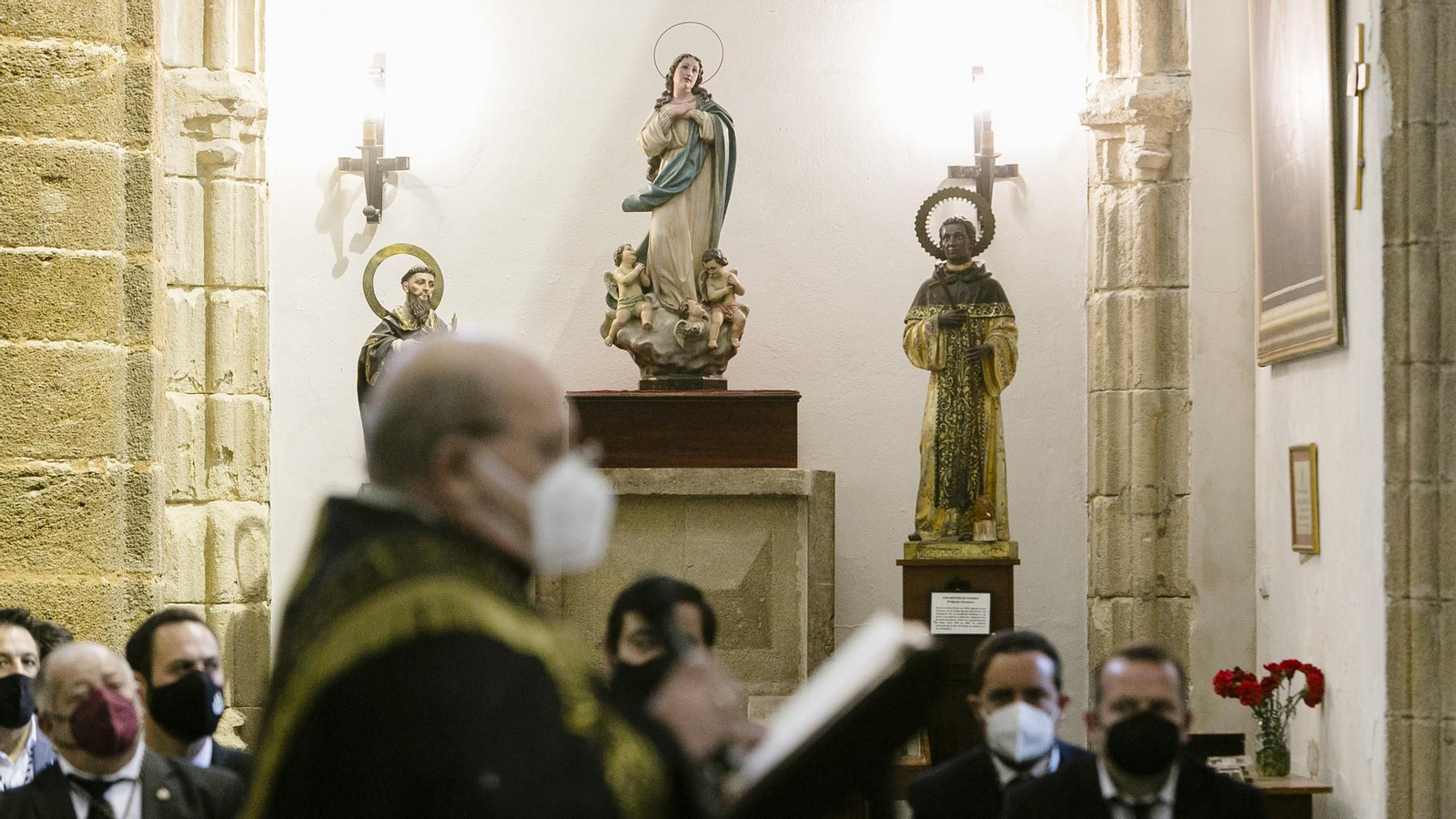 Las imágenes del Sábado Santo en Cádiz