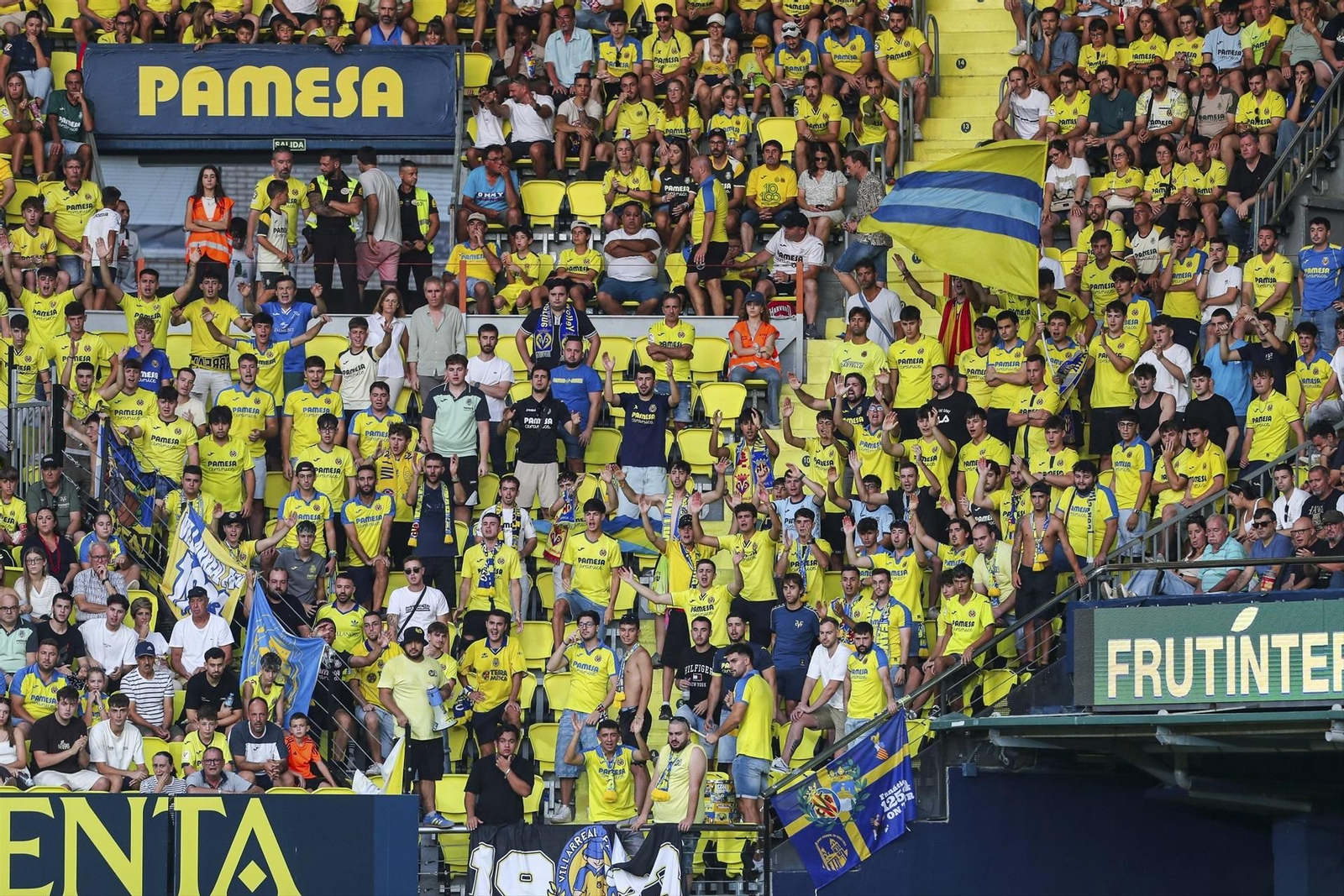 Una imagen de aficionados en el Estadio de la Cerámica en un partido de esta temporada.