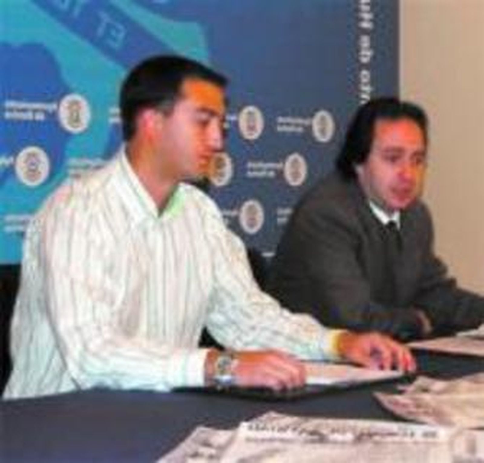 Remesal (der.) presenta el torneo.