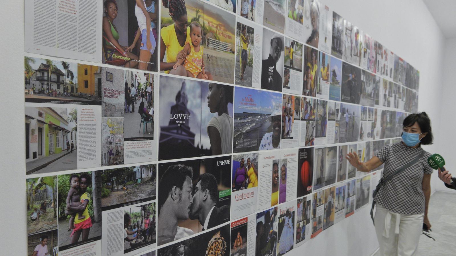 Nuria Carrasco explica su creación, una relectura concienciada de la revista ‘Caras’.