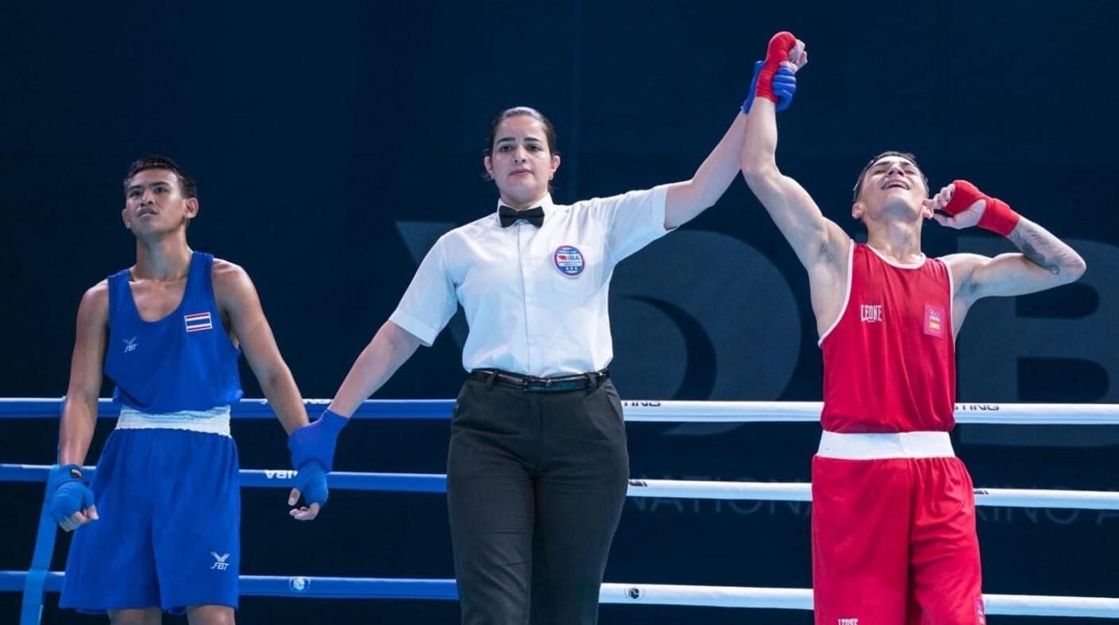 Lozano celebra su triunfo en los cuartos de final del Mundial de La Nucía.