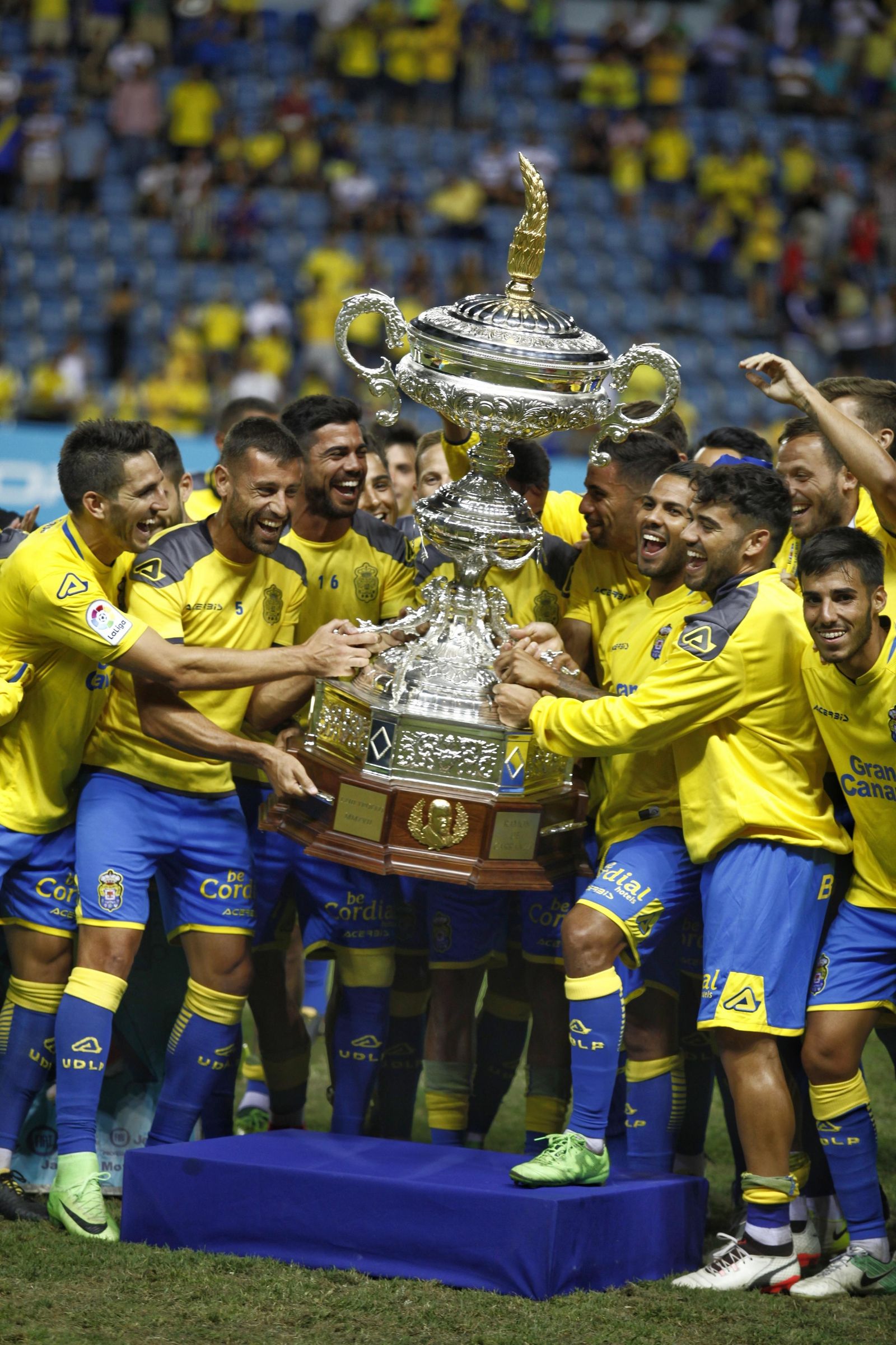 Las imágenes del Málaga-Las Palmas del Trofeo Carranza