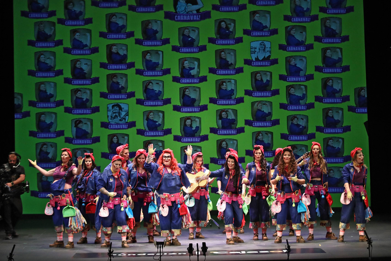 Actuación de la Comparsa 'We can do...Carnaval!'