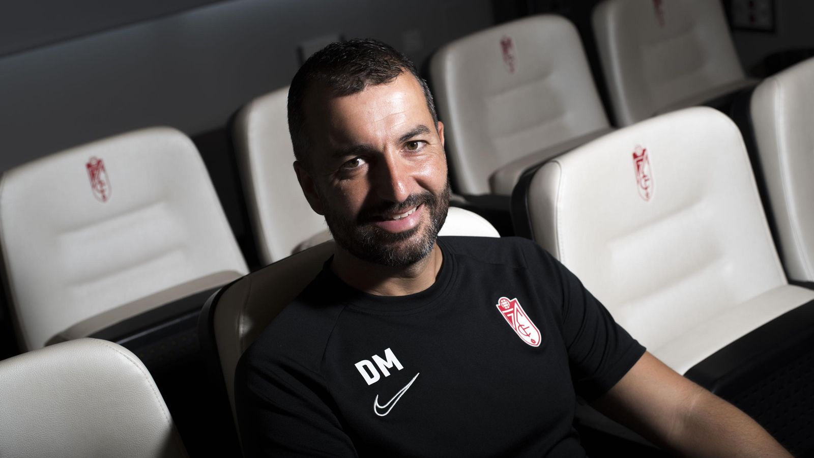 El técnico gallego, sonriente durante la entrevista.