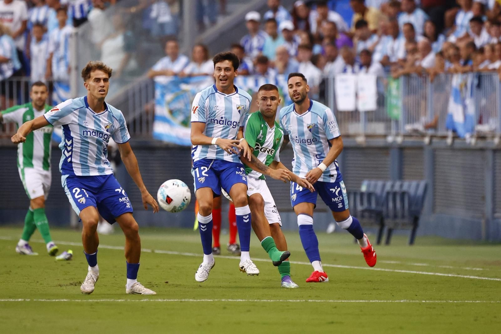 El Málaga CF-Real Betis del XXXV Trofeo Costa del Sol, en imágenes