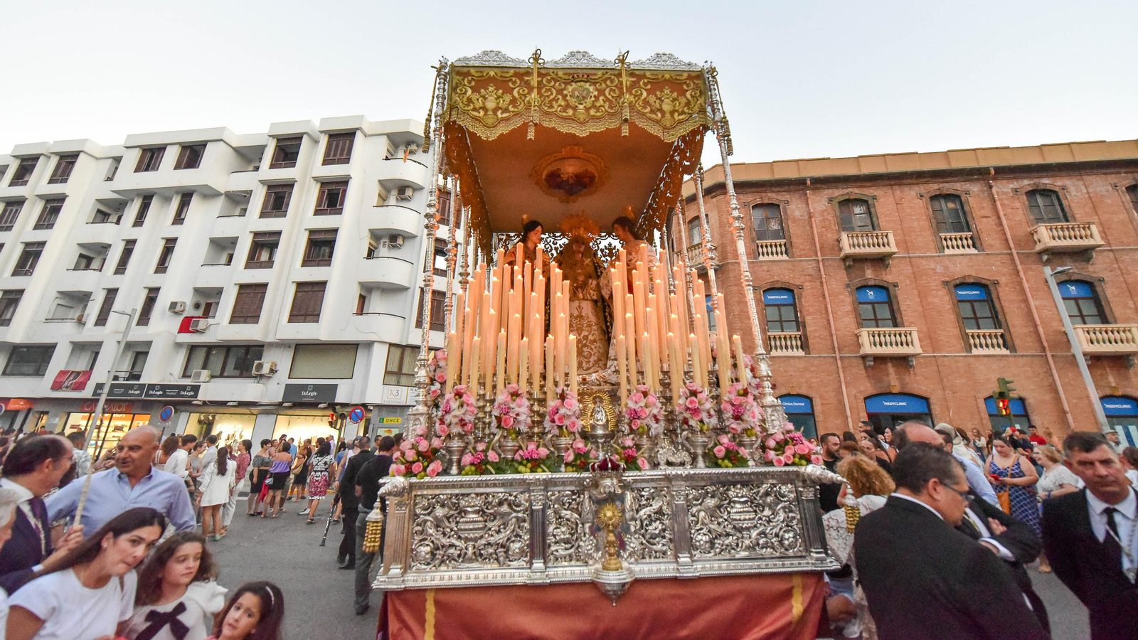La Magna Mariana de Algeciras por la calle Convento, en imagenes