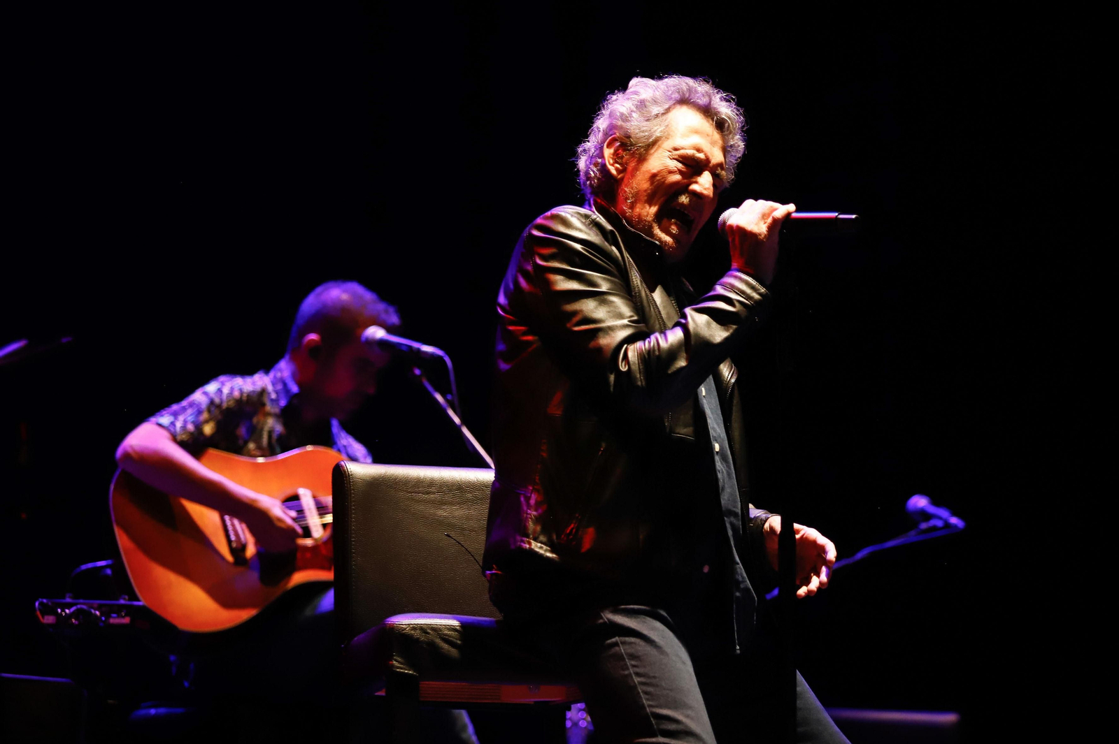 Miguel Ríos entrega un legado al Instituto Cervantes y ofrece un concierto en el Teatro Isabel la Católica