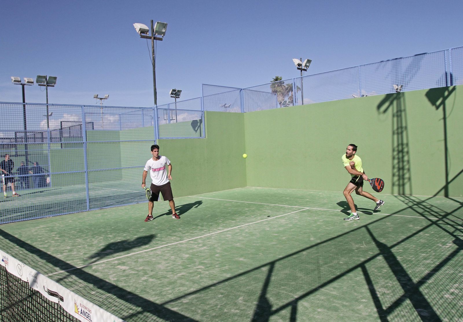 Un momento del torneo de pádel de La Línea de 2016