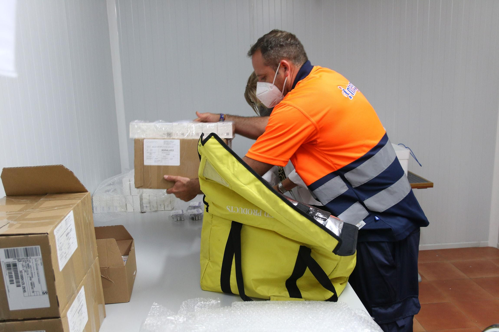 Distribución de vacunas  para el COVID-19, en la Bola Azul