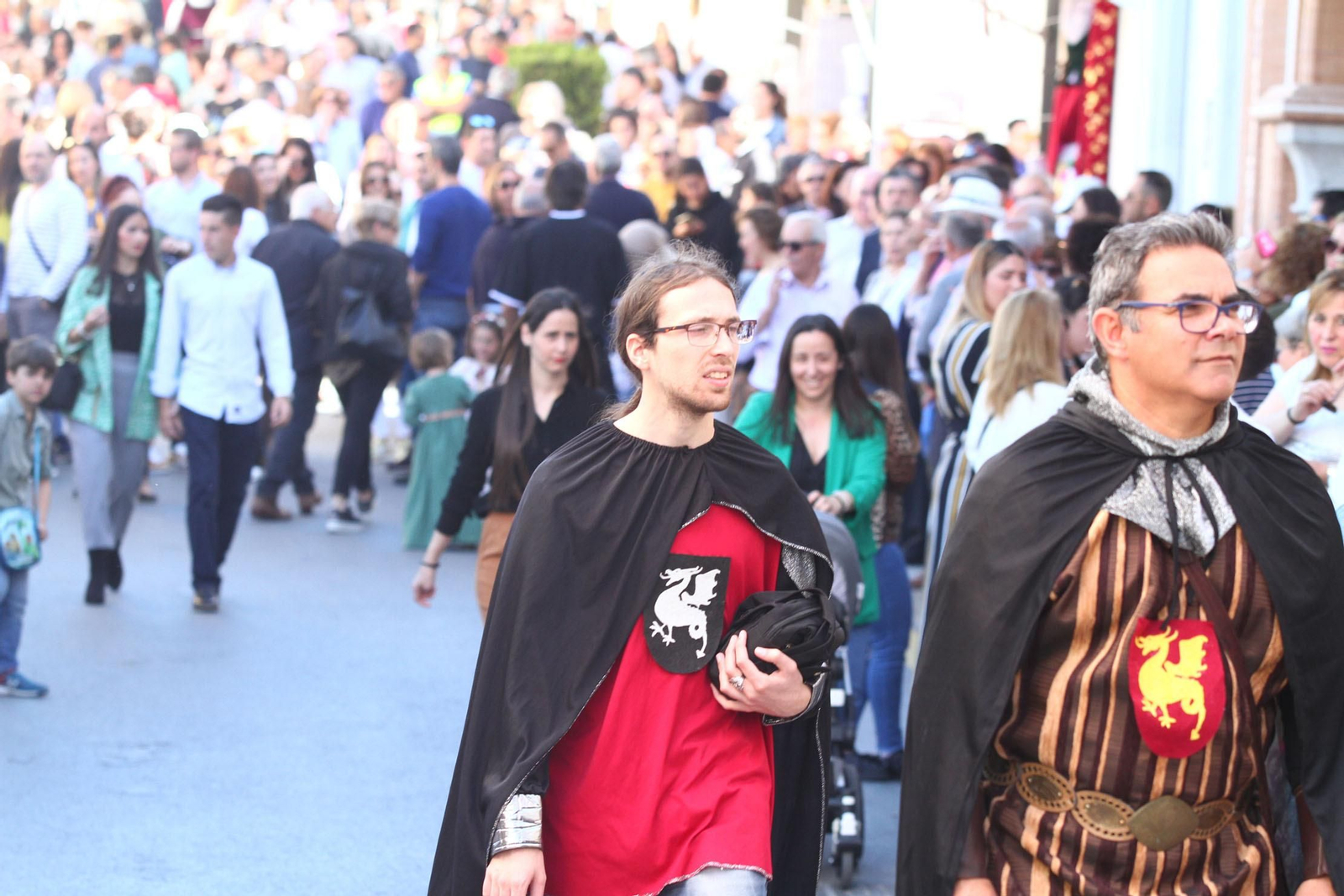 Imágenes del desfile de la XIX Feria Medieval del Descubrimiento, en Palos de la Frontera