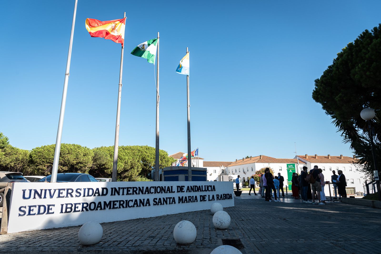 Entrada de la UNIA en su sede en la Rábida