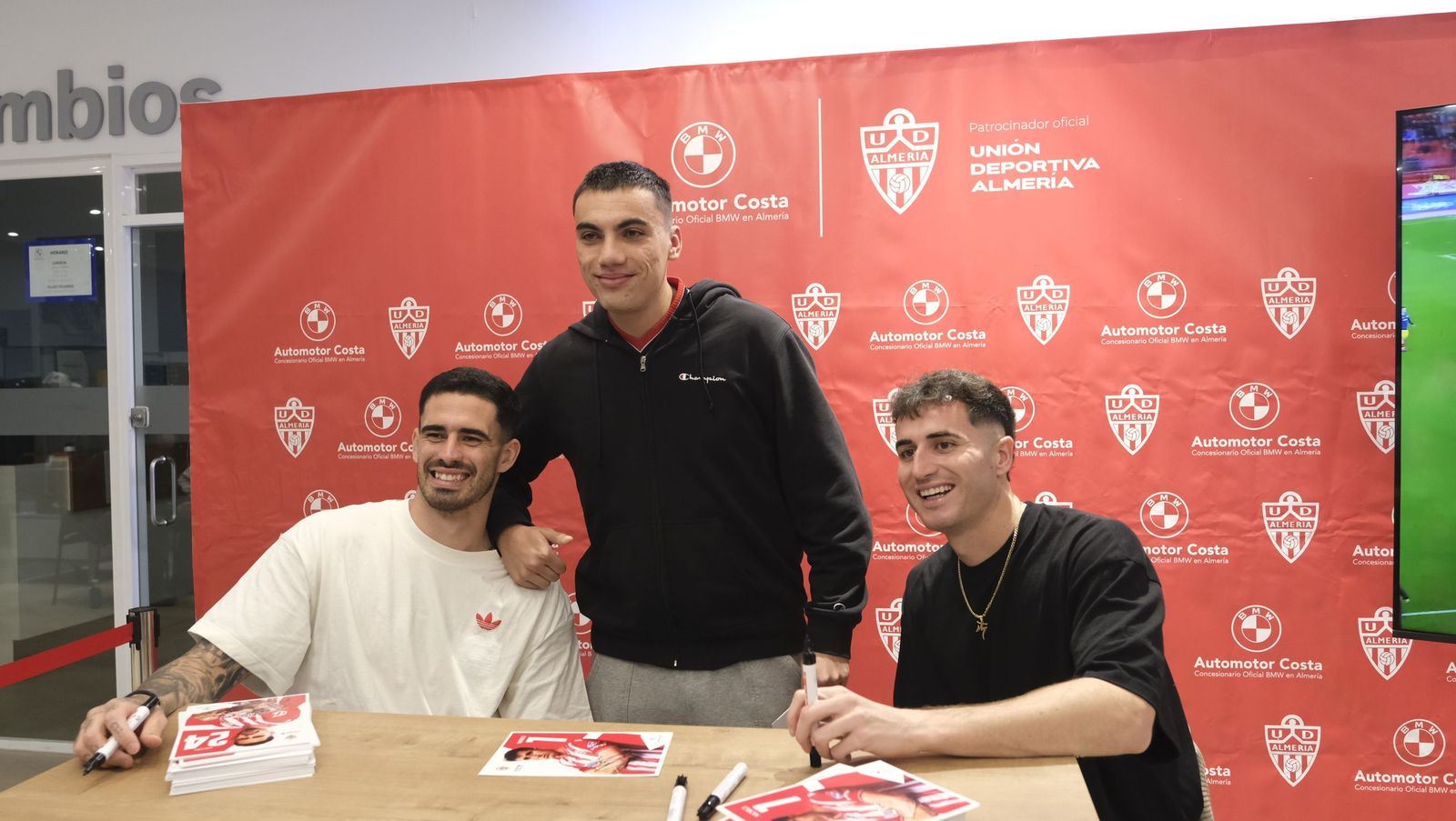 La firma de autógrafos de Jon Morcillo y Miguel de la Fuente en Automotor Costa BMW