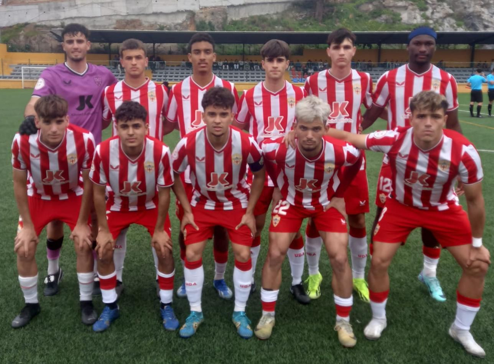 Once presentado por el conjunto rojiblanco en su visita al Sporting Atlético.