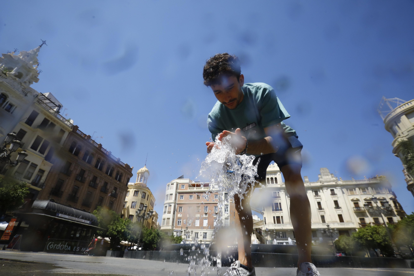 Córdoba bajo el aviso naranja en la segunda ola de calor del verano, en imágenes