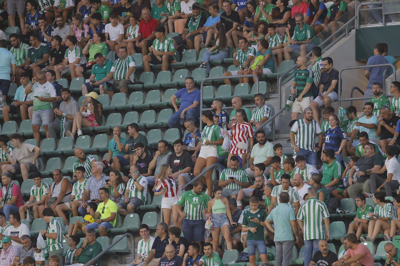Búscate en las fotos del Betis-Atlético de Madrid
