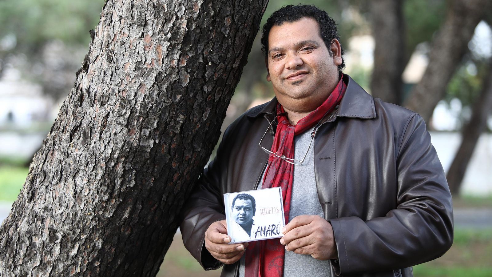 El cantaor, con su primer disco.