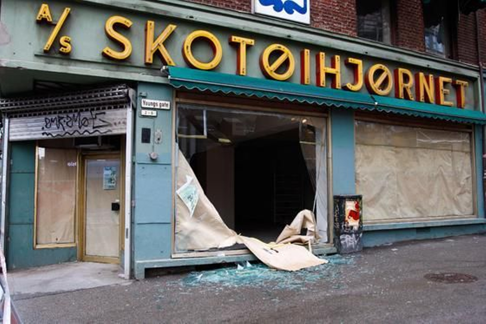 Dos ataques sacuden la capital noruega, el primero con un coche bomba en el centro de la ciudad y el segundo en un campamento juvenil.

Foto: AFP Photo