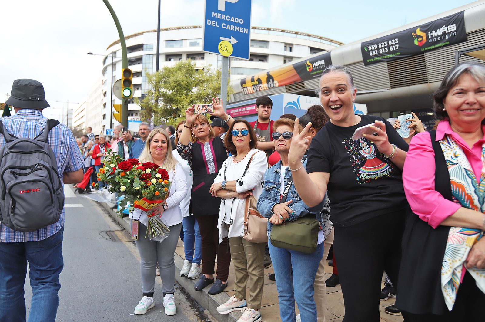 El Rocío 2023: Imágenes de la Hermandad de Emigrantes en su salida de Huelva